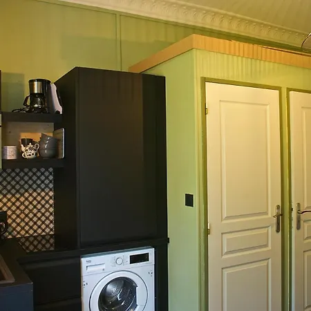 Le 110, Un Grand 2 Etoiles, Pour Faire A Pied *