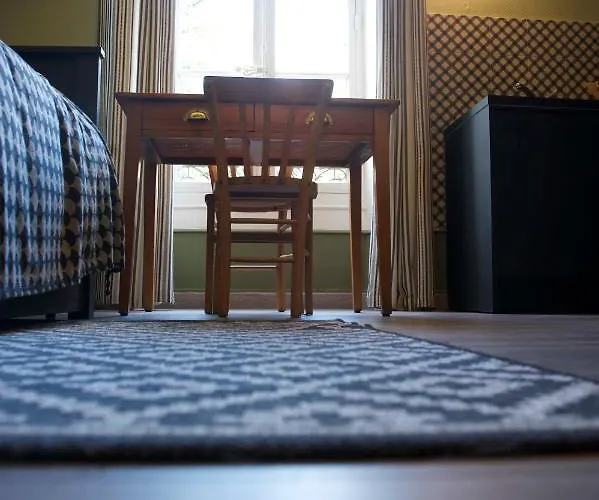 Le 110, Un Grand 2 Etoiles, Pour Faire A Pied * Aix-les-Bains