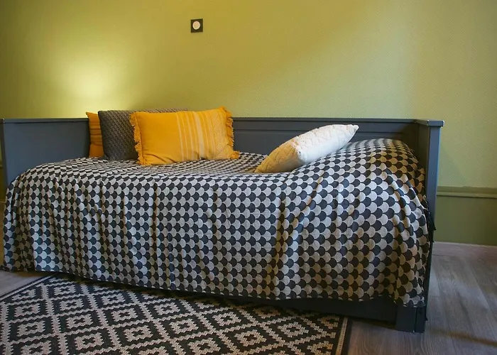 Le 110, Un Grand 2 Etoiles, Pour Faire A Pied Daire