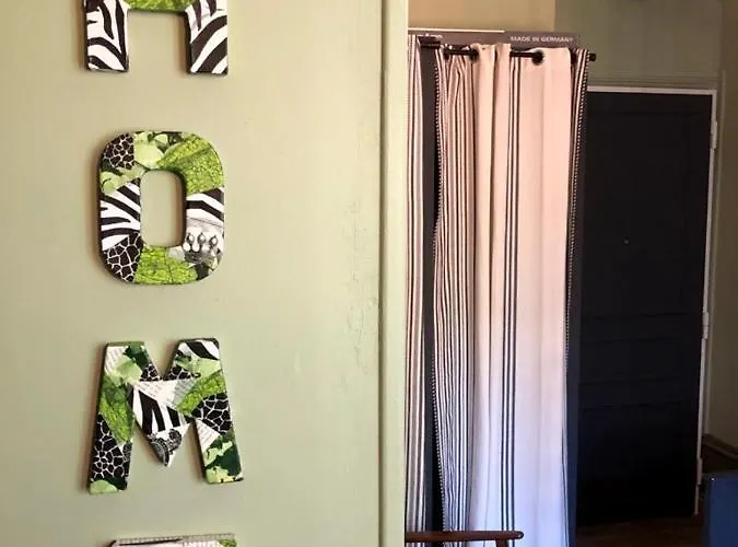 Le 110, Un Grand 2 Etoiles, Pour Faire A Pied * Aix-les-Bains