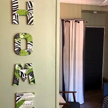 Le 110, Un Grand 2 Etoiles, Pour Faire A Pied * 艾克斯莱班