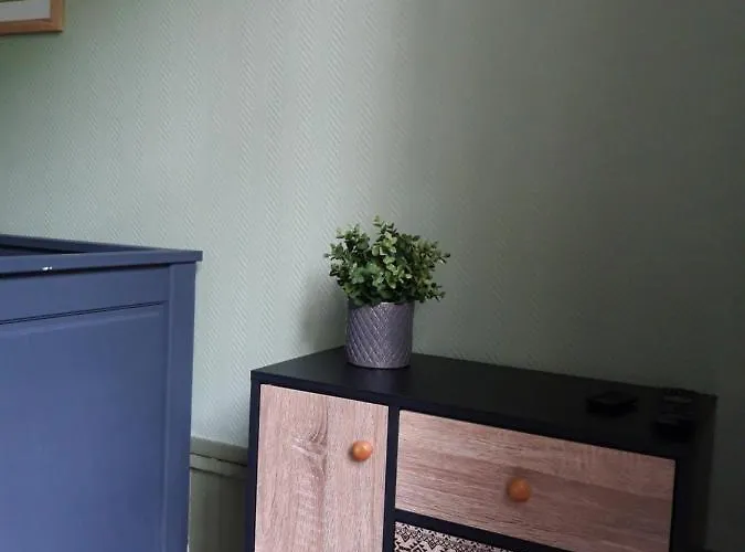 Le 110, Un Grand 2 Etoiles, Pour Faire A Pied * 艾克斯莱班