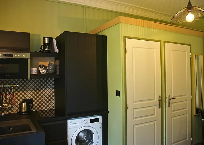 Le 110, Un Grand 2 Etoiles, Pour Faire A Pied *